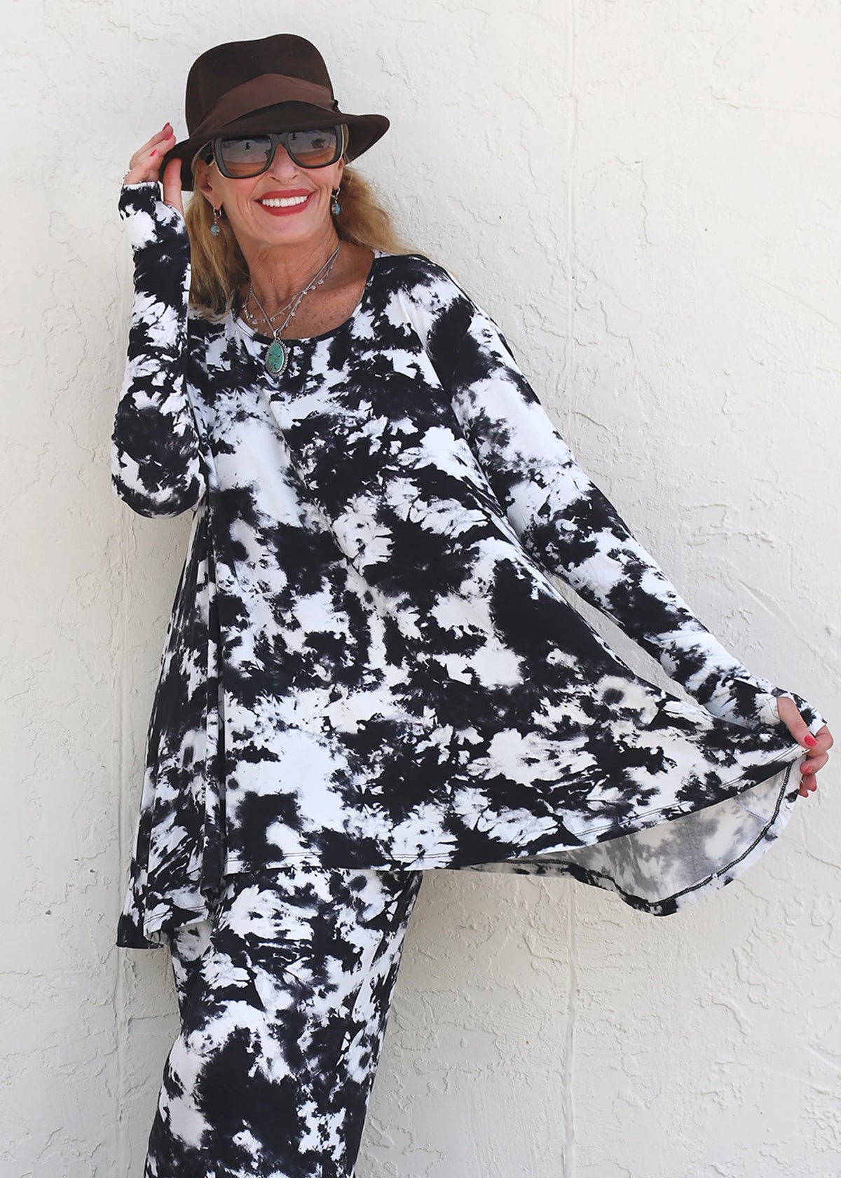 SPLOTCHIE Frenchie Flare Thumbhole Top